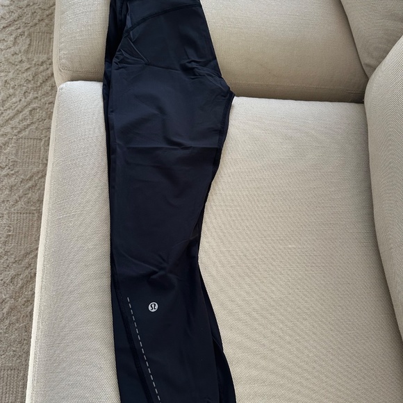 LULULEMON 3/4 TIGHTS, MENS, MEDIUM - Picture 2 of 4